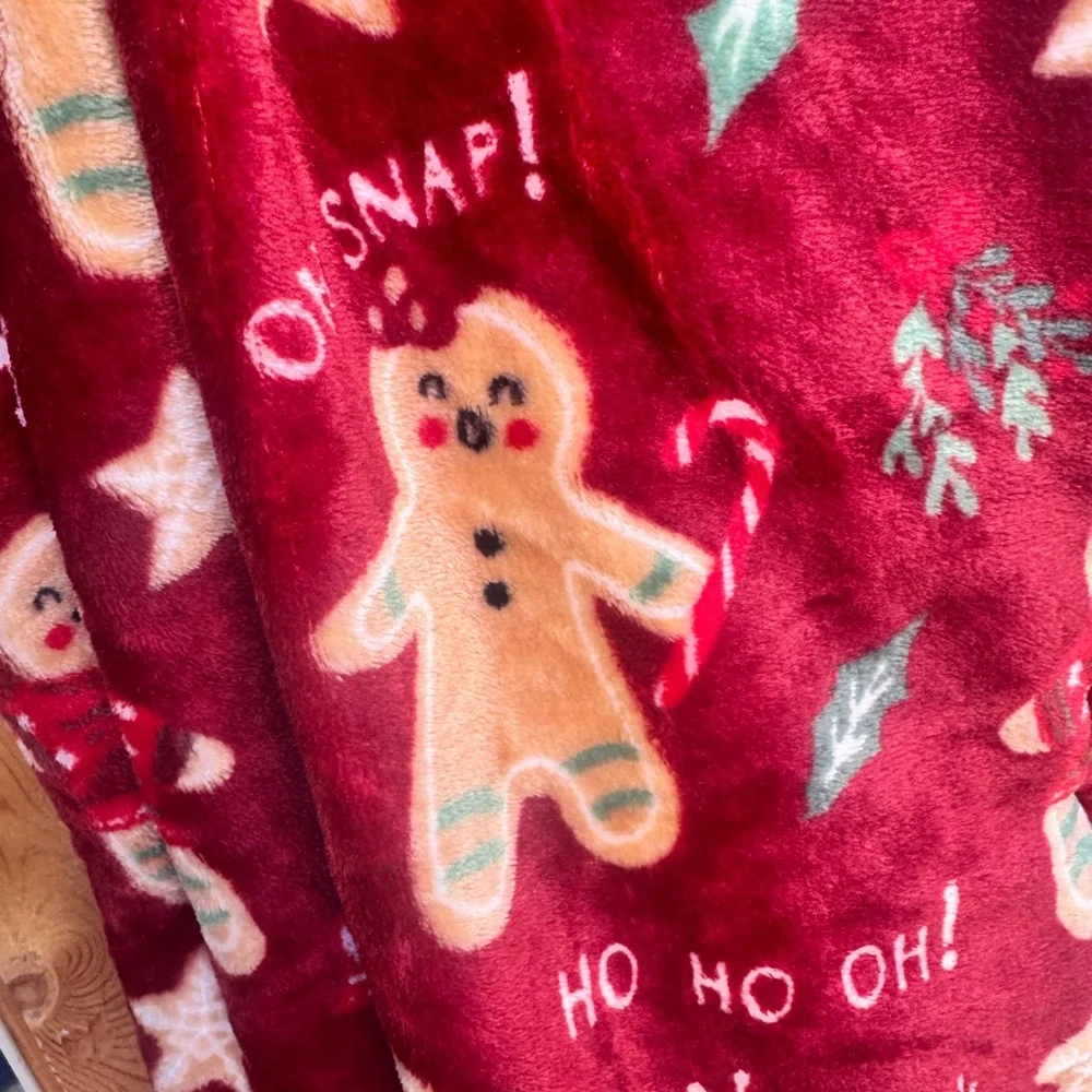 Gingerbread Oversized Plush Throw_2